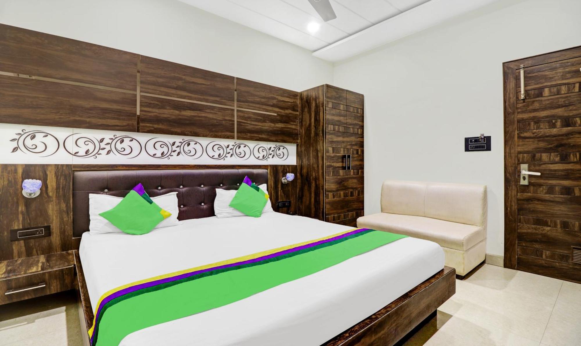 Treebo Trend Anjali Mahal Hotel Mathura Bagian luar foto