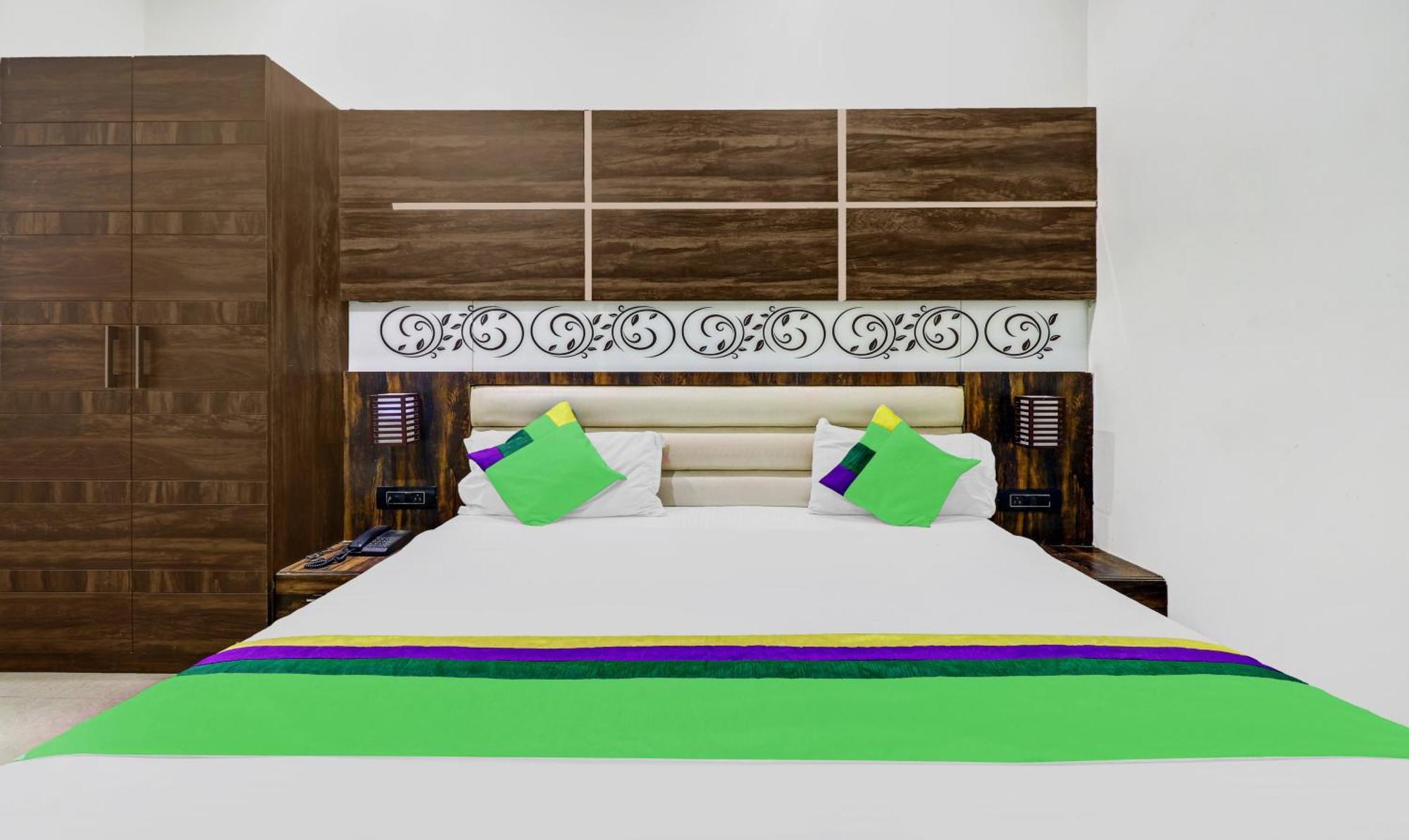 Treebo Trend Anjali Mahal Hotel Mathura Bagian luar foto