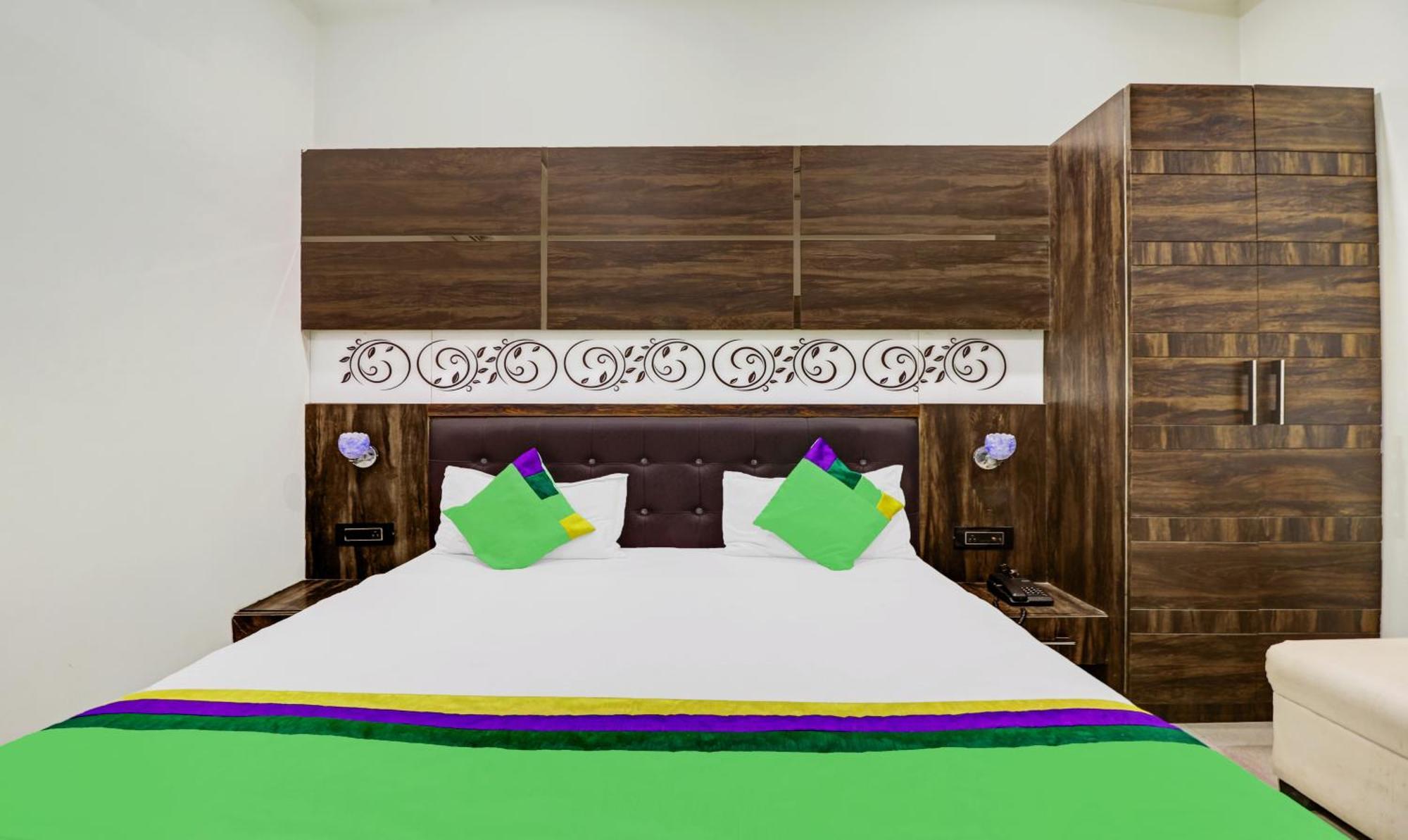 Treebo Trend Anjali Mahal Hotel Mathura Bagian luar foto