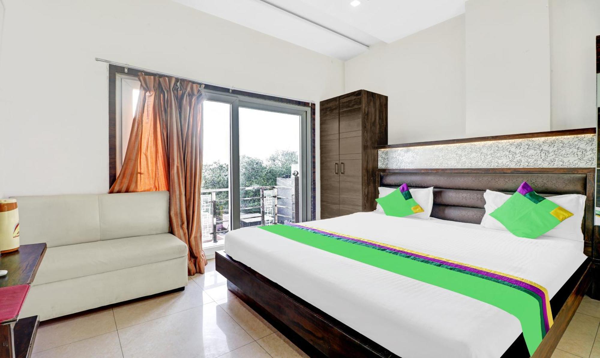 Treebo Trend Anjali Mahal Hotel Mathura Bagian luar foto