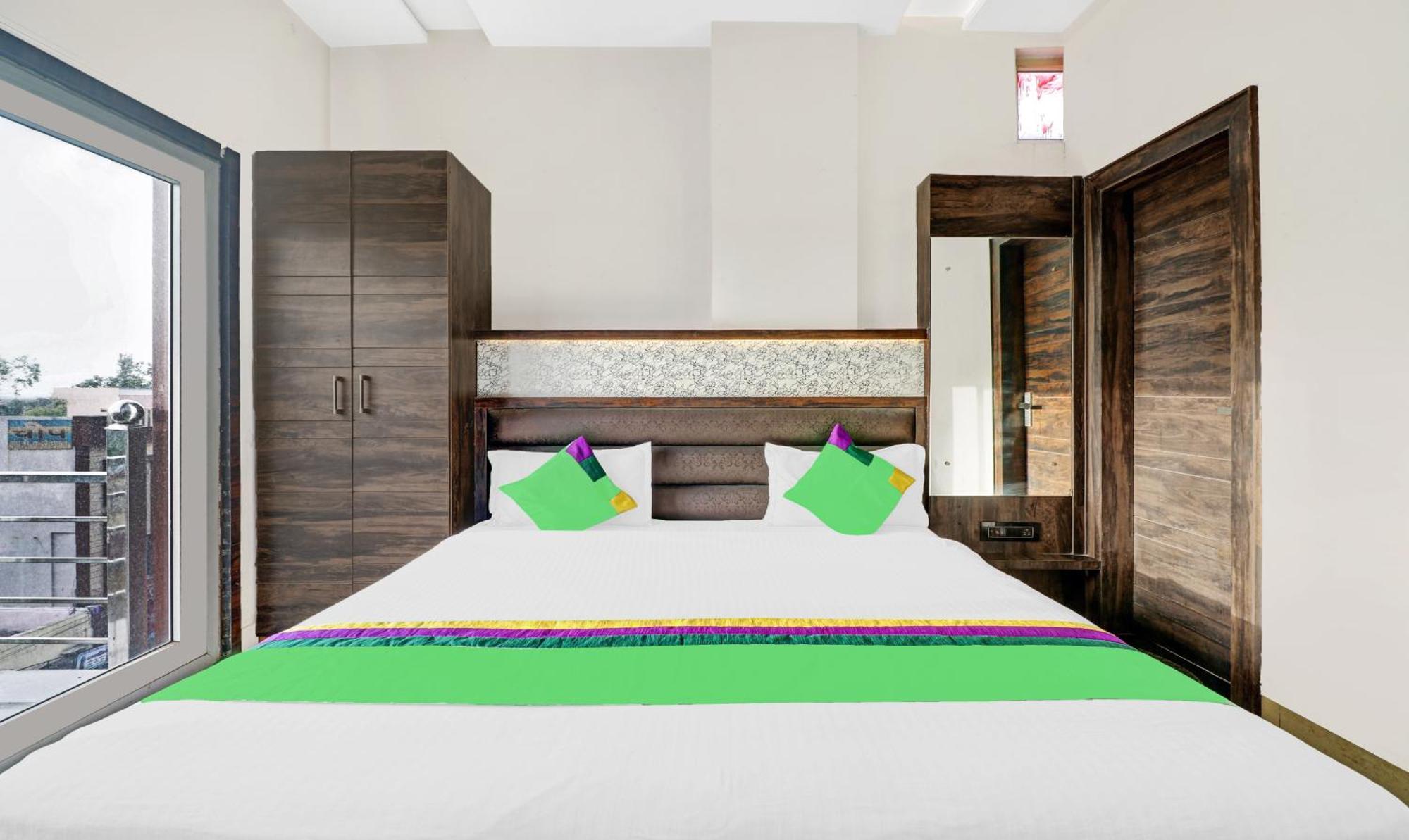 Treebo Trend Anjali Mahal Hotel Mathura Bagian luar foto